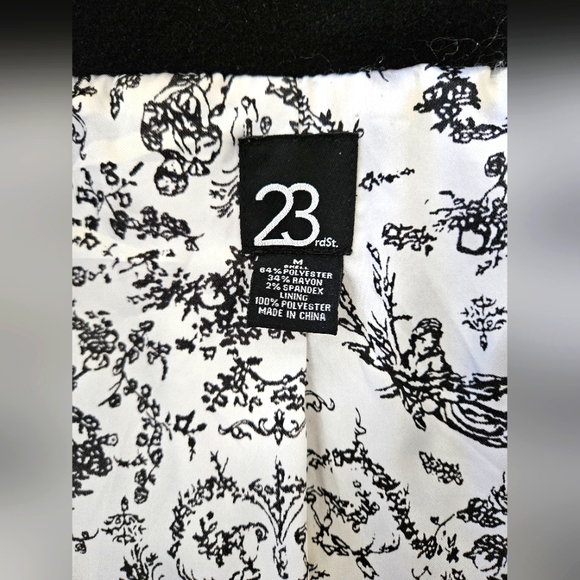 23rd Street Black Fleece Jacket Buttons Intricate Lining Classy Chic Size Medium - Picture 7 of 9